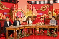 左から藤崎マーケット、渋谷凪咲、かまいたち