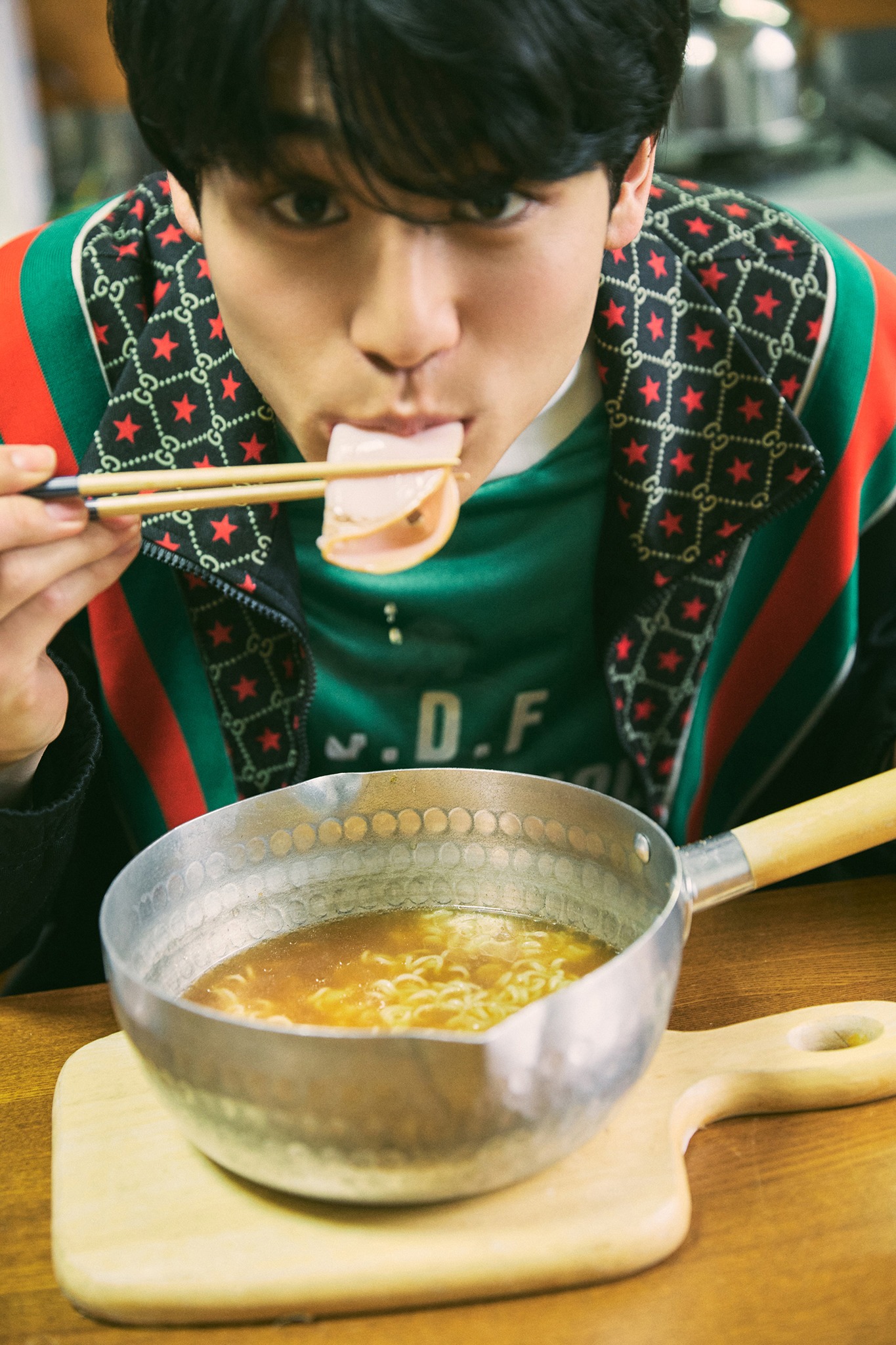 香呑・面髙ケンスケのデジタル写真集「OMODAKA」より（撮影：shu ashizawa / 講談社）