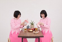 「阿佐ヶ谷姉妹のおおむね良好手帳2026」より、阿佐ヶ谷姉妹