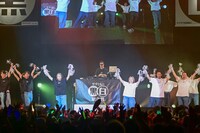 「やすともの黒白歌合戦2025」のワンシーン