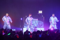 「やすともの黒白歌合戦2025」のワンシーン