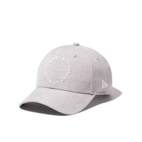 ニューエラと明石家さんまのコラボレーションモデルのイメージ