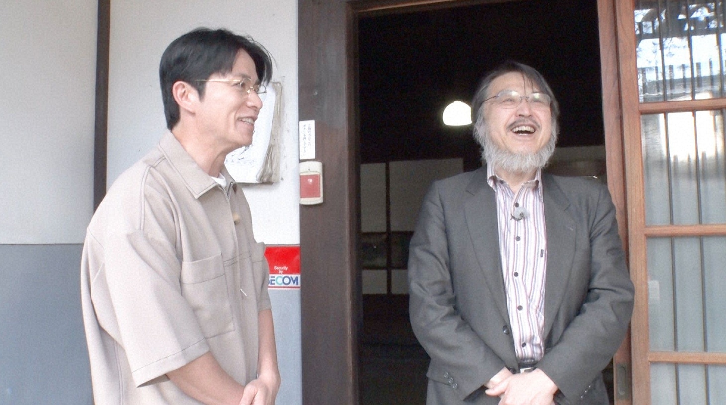 映画「サマーウォーズ」の“聖地”として知られる武重家を訪れる
オリエンタルラジオ藤森。右は武重有正氏