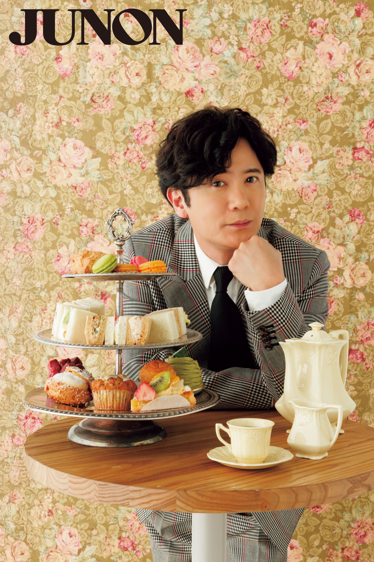 「JUNON」2025年10月号に登場する稲垣吾郎