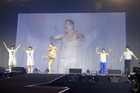 左からチョコレートプラネット、とにかく明るい安村、ジェラードン