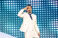 “世界がスルーするバーテンダー”役のパンサー菅