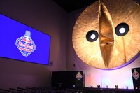 「Red Bull サンパチ」の漫才ステージ