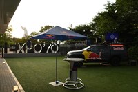 「Red Bull サンパチ」会場外のバーエリア