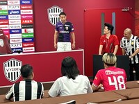 「夏休みはJ！関西Jリーグ芸人No.1決定戦」のワンシーン