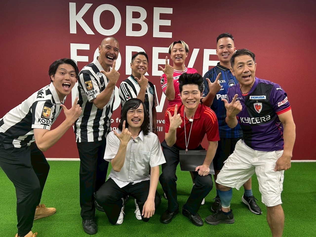 「夏休みはJ！関西Jリーグ芸人No.1決定戦」の出演者たち