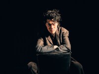 「Quick Japan」vol.180より、粗品（撮影：刈馬健太）