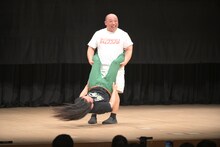 エンディングでジャイアントスイングを決めるトム・ブラウンみちお（撮影：高月清司）