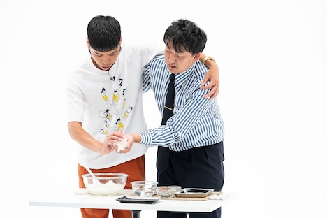 「バッテリィズの世界」で協力して実験に挑戦するバッテリィズ