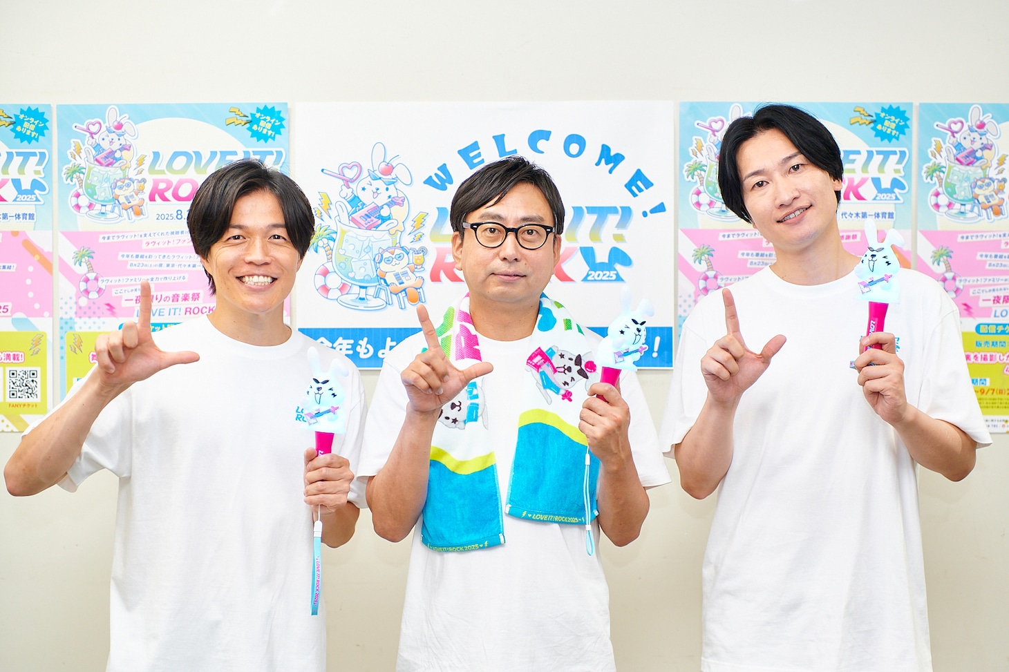 左から南波雅俊アナ、おいでやす小田、相席スタート山添