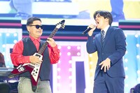 左からチャンス大城、南波雅俊アナ