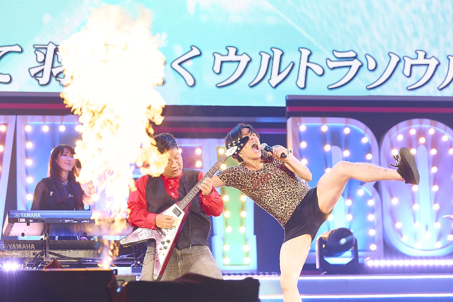 南波雅俊アナとチャンス大城のパフォーマンス