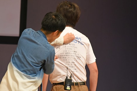 自身が出演した「タイマン森本」でスベった瞬間をTシャツのバックに刻んできた東京ホテイソンたける。実際は“全時間”スベっていたとのこと