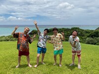 左からフットボールアワー、アインシュタイン