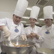 「ぼる部屋」でオリジナルスイーツ開発に臨む、ぼる塾