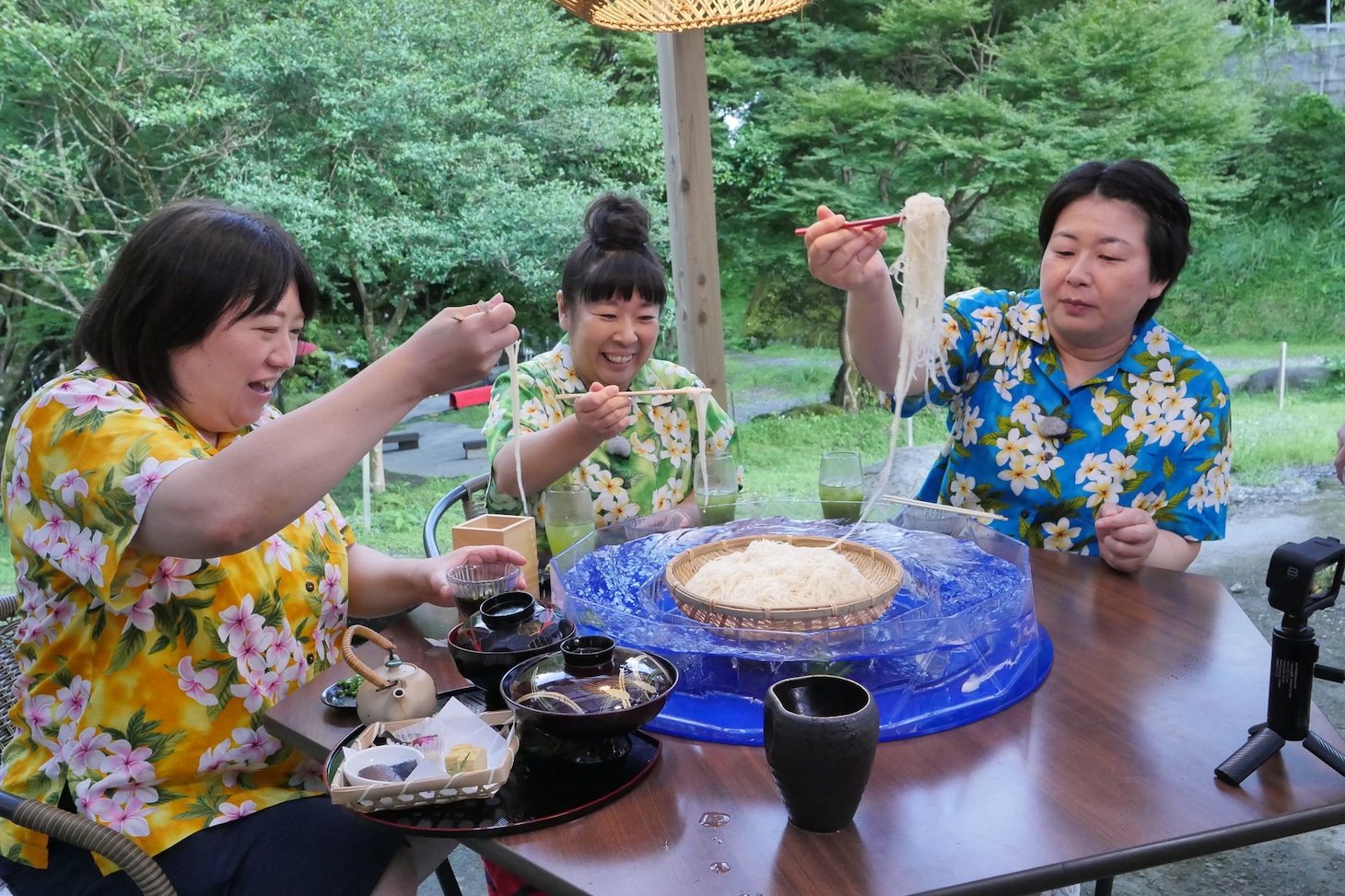 “森三中に一番優しいテレビ局”のロケ特番、鹿児島のJR霧島神宮駅でグルメ満喫