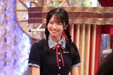 コントを見届ける上村ひなの