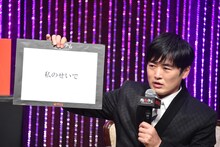 撮影時の思い出を振り返る劇団ひとり