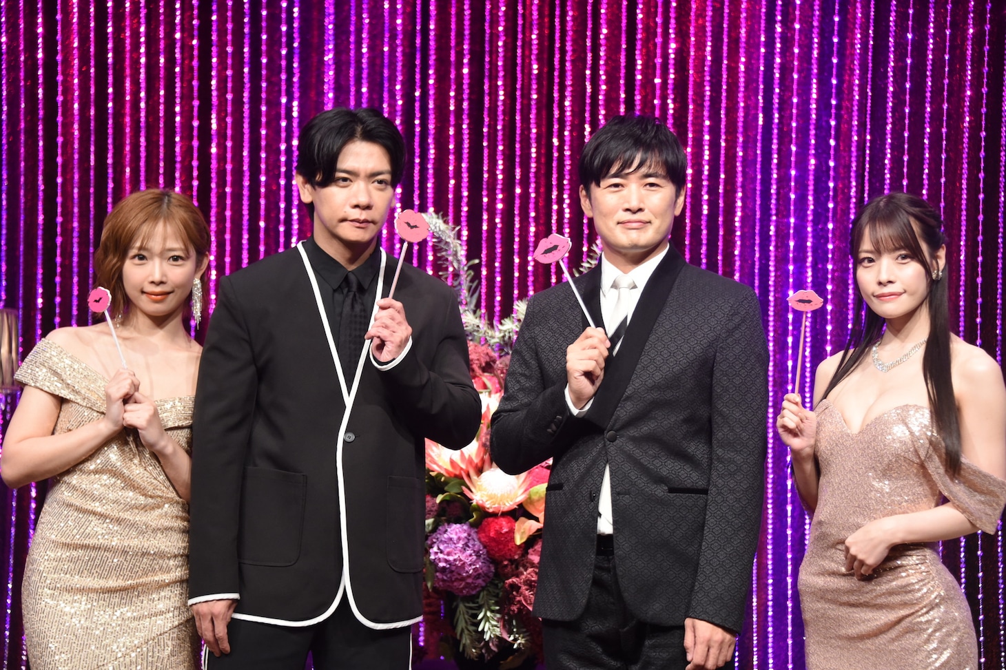 左から紗倉まな、マヂカルラブリー・野田クリスタル、劇団ひとり、八木奈々