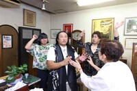 「ロバート秋山の街角メロメロさんぽ」のワンシーン