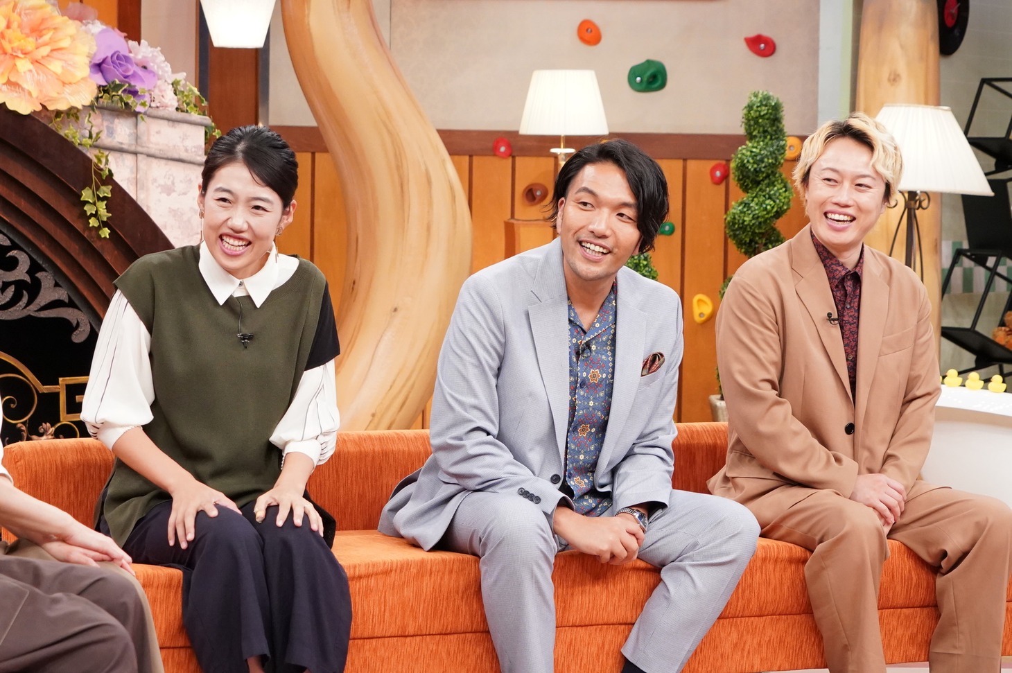 左から横澤夏子、見取り図
