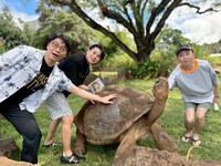 「有吉の夏休み2025 密着77時間in Hawaii」より