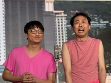 左から、さや香・新山、アンガールズ田中