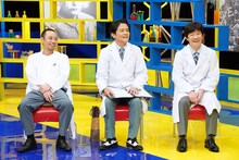 左から千鳥、内村光良