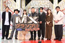 左からチュートリアル徳井、ハリウッドザコシショウ、田中陽南アナウンサー、池城どんぐし、ケンドーコバヤシ、マヂカルラブリー・野田クリスタル、ヒコロヒー、マヂカルラブリー村上