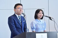 フジテレビの「コンテンツラインナップ発表会」の進行を務めた（左から）上垣皓太朗アナ、高崎春アナ