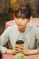 「make up xxx ～美しきサレ妻メイクの逆襲～」より、尾頭響子を演じる木﨑ゆりあ