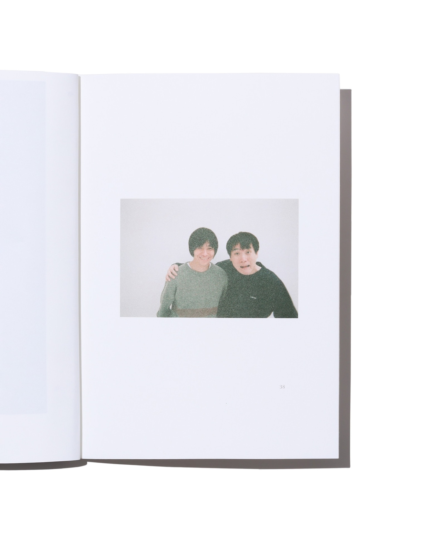 話題を呼んだランジャタイ国崎＆小山田壮平の写真がZINEに、100冊限定で配布