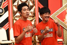 しずる。池田（左）は挑発的な表情