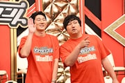 記者会見に登壇したロングコートダディ