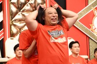 トム・ブラウン。「朝日奈央です！」とみちお（前）