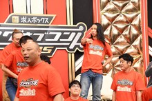 一同騒然とする中、よくやったと言わんばかりのトム・ブラウン布川