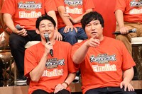 ライバルを聞かれたロングコートダディ。「日産」（堂前）、「東京ドーム」（兎）