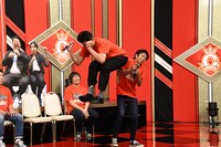 「ひっぱたく」ではなく「ヒップアタック」するロングサイズ伊藤