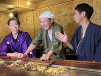 左から村上信五、アンガールズ ©RCC