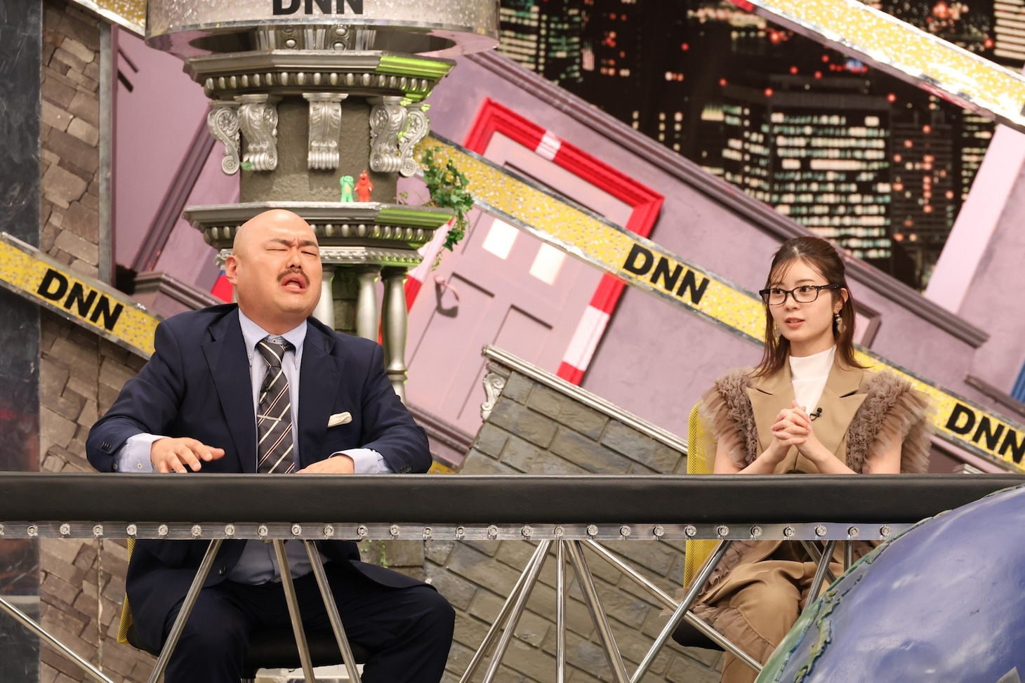 左から、安田大サーカス・クロちゃん、星乃夢奈