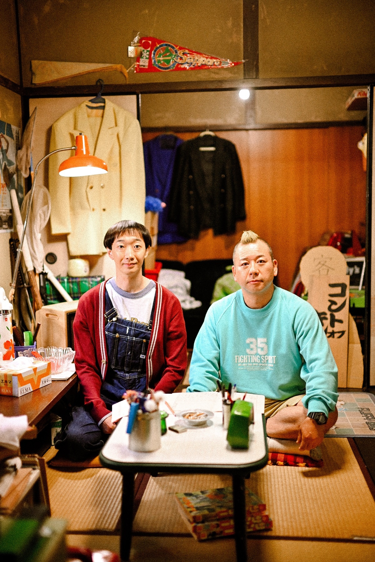 作中でお笑いコンビ「コントオブキングス」を組む（左から）ラバーガール大水、バイきんぐ西村