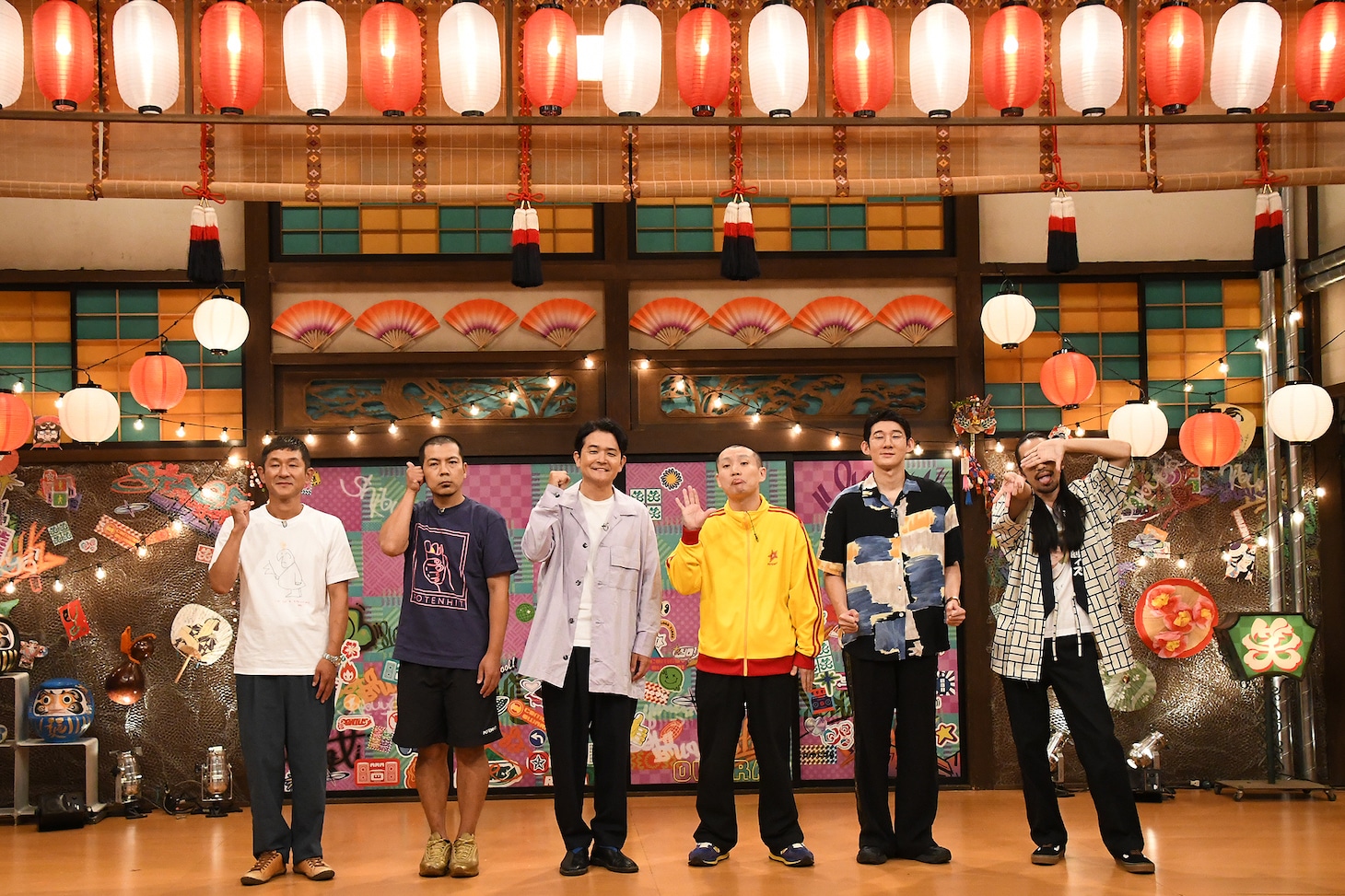 演芸館をイメージしたセットで収録は行われた