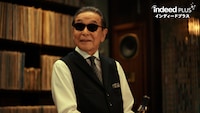 タモリと宮沢りえが出演する「Indeed PLUS」の新CM「乾杯」編より