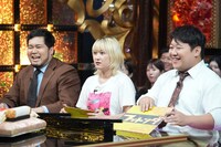 左から、令和ロマン・ケムリ、ラランド