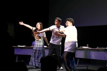 左から小林麗菜、ヤーレンズ