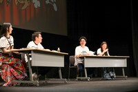 左からファーストサマーウイカ、ヤーレンズ、小林麗菜